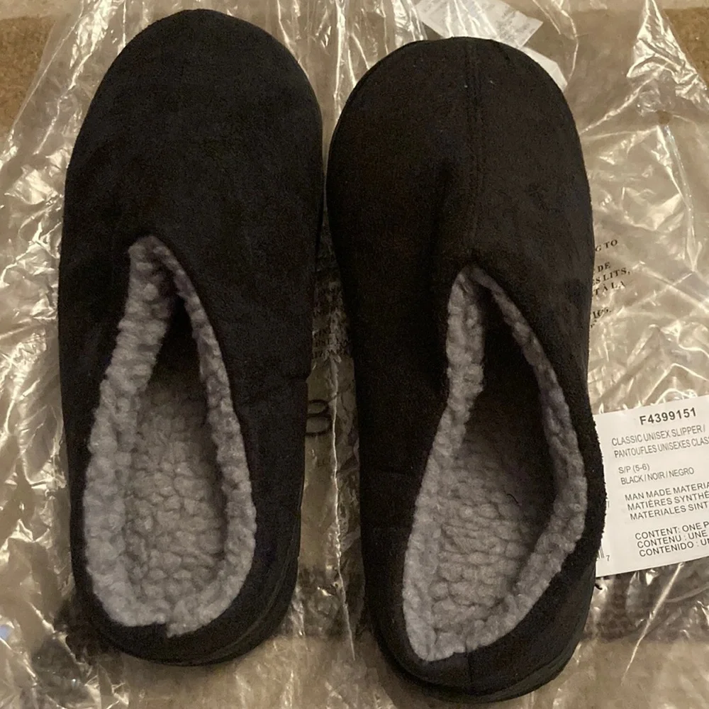 Classic Unisex Slipper size medium 5-6 With Rubber Bottom - Picture 1 of 6
